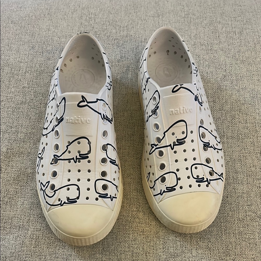 Native Women's Jefferson Preppy Whale Print Slip Ons 6